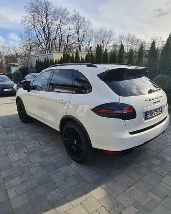 Porsche Cayenne cena 99900 przebieg: 350000, rok produkcji 2011 z Biecz małe 352